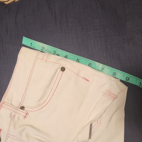 White short shorts - Picture 4 of 4